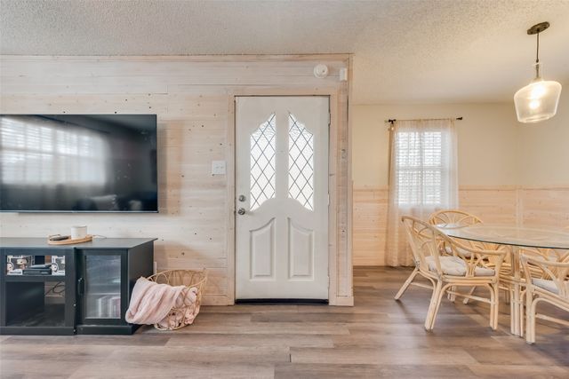 222 Meadow Lake Drive, Gun Barrel City, TX 75156