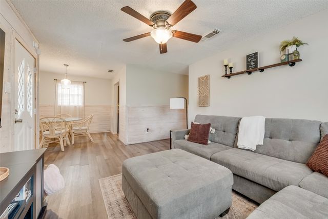 222 Meadow Lake Drive, Gun Barrel City, TX 75156