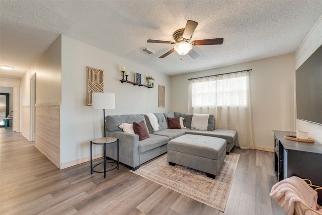 222 Meadow Lake Drive, Gun Barrel City, TX 75156