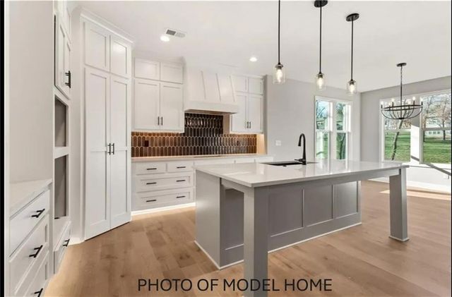 1503 Stonewall Drive, Oak Grove, MO 64075