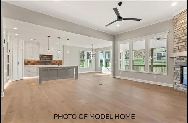 1503 Stonewall Drive, Oak Grove, MO 64075