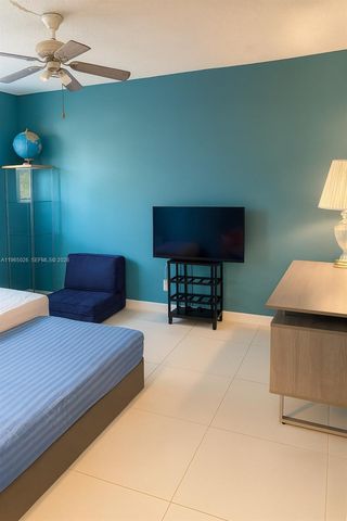 610 NE 12th Ave 308, Hallandale Beach, FL 33009