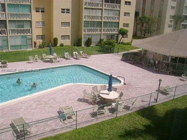 610 NE 12th Ave 308, Hallandale Beach, FL 33009