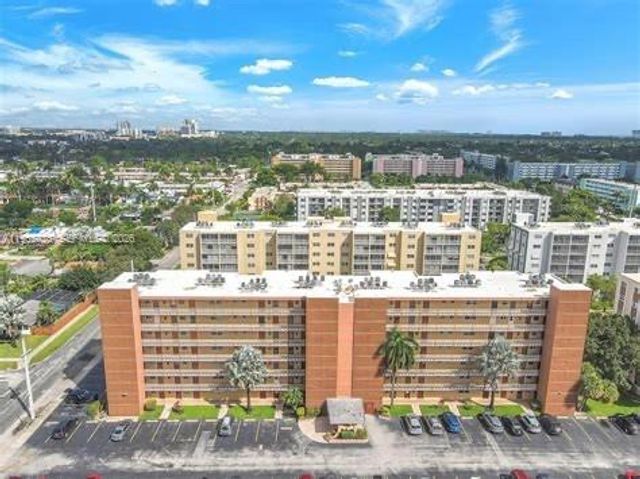 610 NE 12th Ave 308, Hallandale Beach, FL 33009