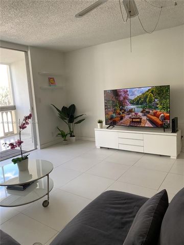 610 NE 12th Ave 308, Hallandale Beach, FL 33009