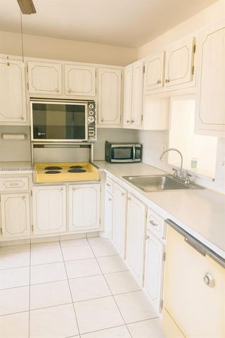 610 NE 12th Ave 308, Hallandale Beach, FL 33009