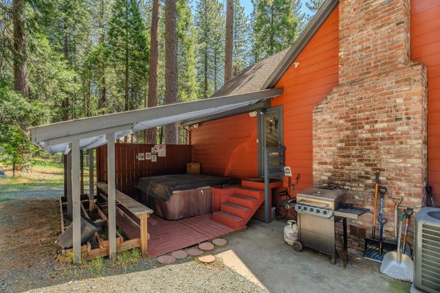 19541 Woodridge Dr, Pioneer, CA 95666