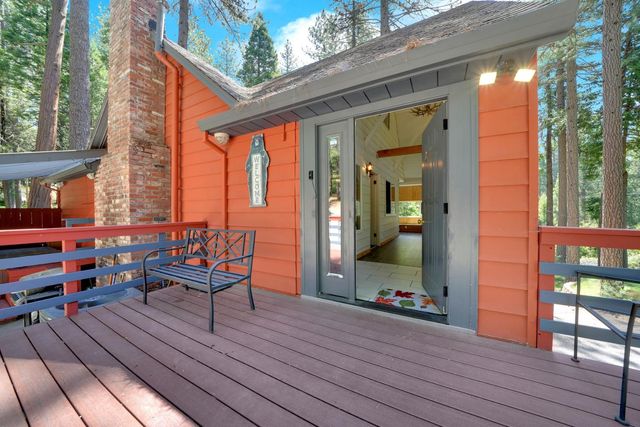 19541 Woodridge Dr, Pioneer, CA 95666