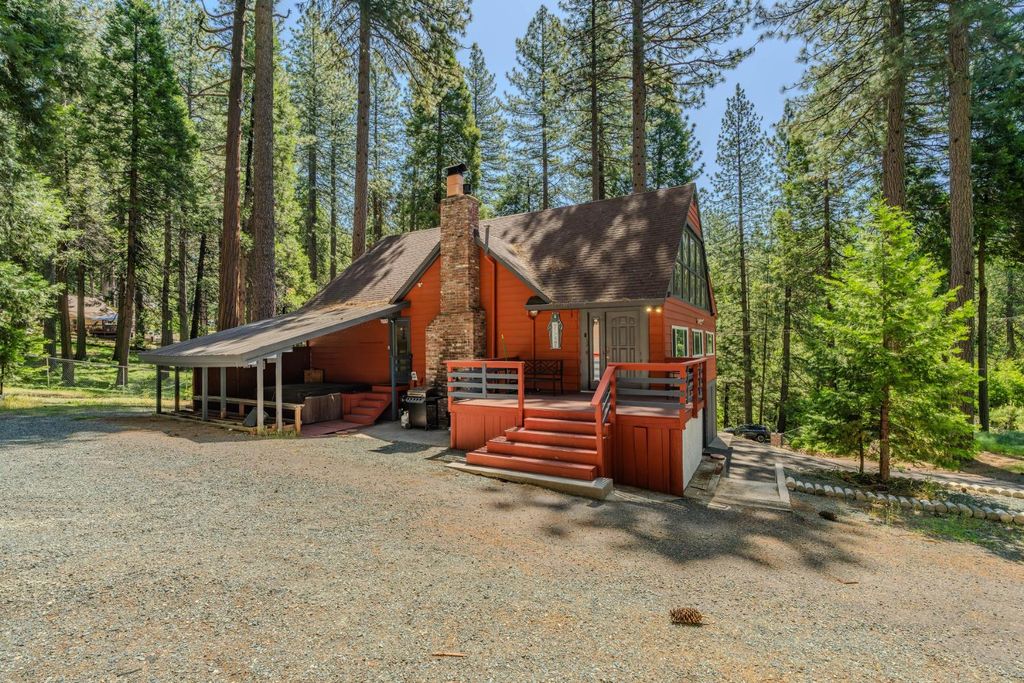 19541 Woodridge Dr, Pioneer, CA 95666