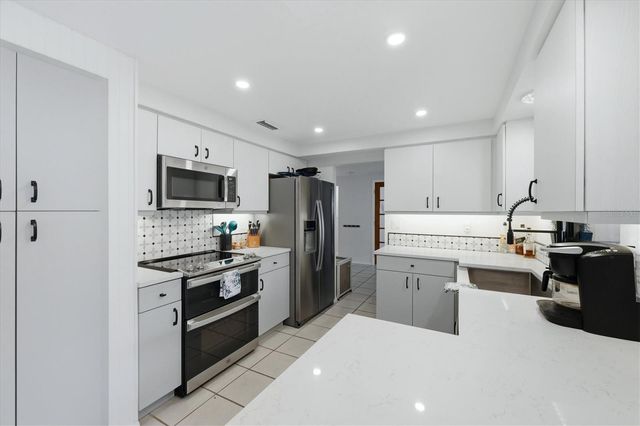 4913 ALMANZA AVENUE, Sarasota, FL 34235