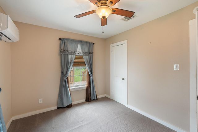 515 Wyeth ST, Taylor, TX 76574
