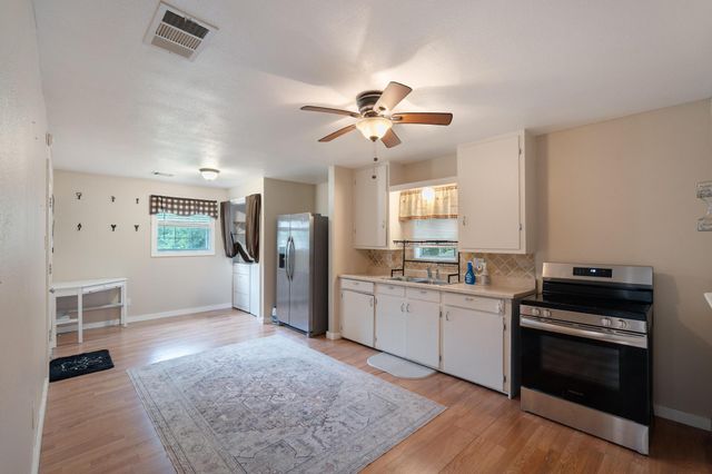 515 Wyeth ST, Taylor, TX 76574