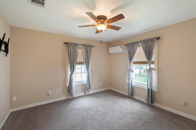 515 Wyeth ST, Taylor, TX 76574