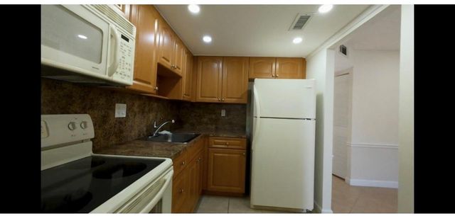 9101 Sunrise Lakes Boulevard, Sunrise, FL 33322