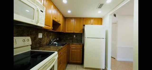 9101 Sunrise Lakes Boulevard, Sunrise, FL 33322
