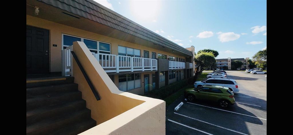 9101 Sunrise Lakes Boulevard, Sunrise, FL 33322