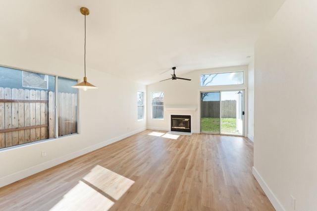 8438 Cold Water Ct, Elk Grove, CA 95624