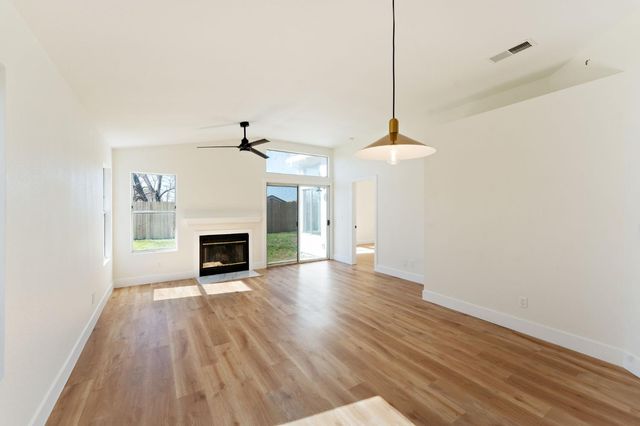 8438 Cold Water Ct, Elk Grove, CA 95624