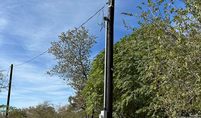 235 E King Phillips, Poteet, TX 78065