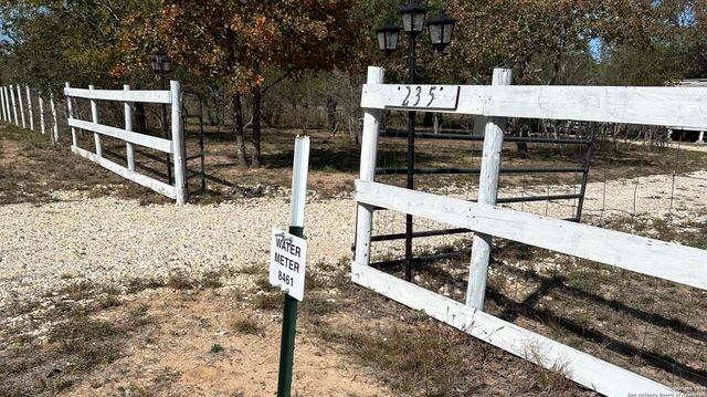 235 E King Phillips, Poteet, TX 78065