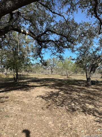 235 E King Phillips, Poteet, TX 78065