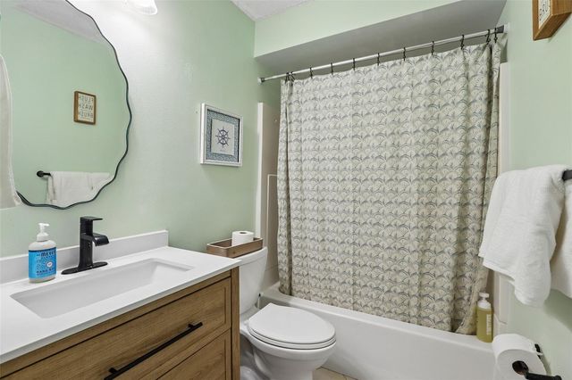 6805 LONGPOINTE WAY, Tampa, FL 33615