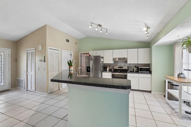 6805 LONGPOINTE WAY, Tampa, FL 33615