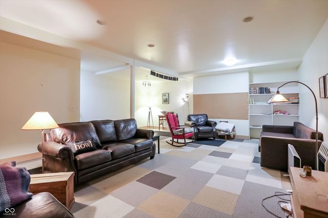 7070 S 650 W, Columbus, IN 47201