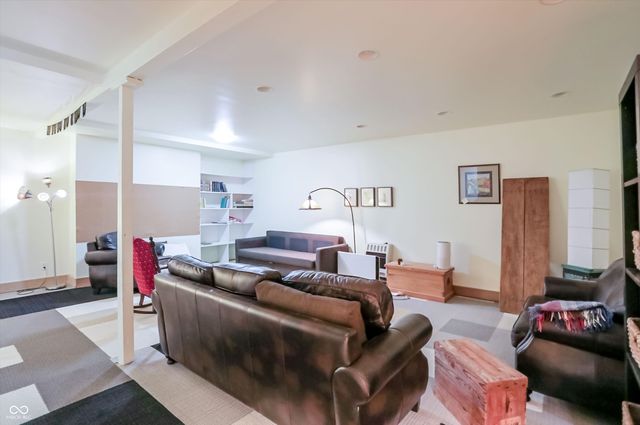 7070 S 650 W, Columbus, IN 47201