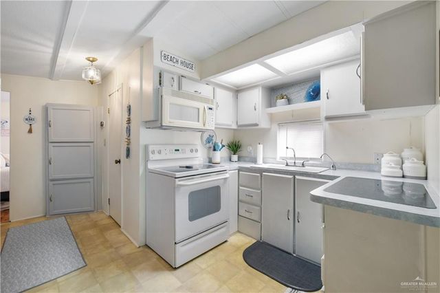 677 E Clam Circle, Port Isabel, TX 78578