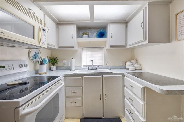 677 E Clam Circle, Port Isabel, TX 78578