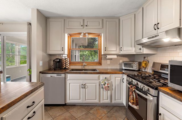 1006 Van Buren Street S, Shakopee, MN 55379