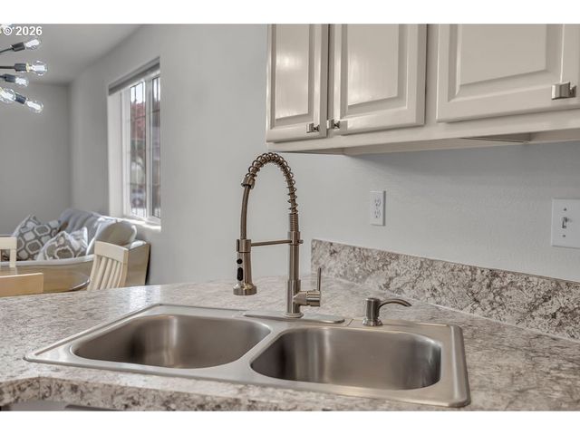 6211 Se POLARIS Way, Hillsboro, OR 97123