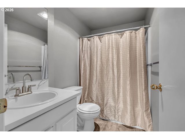 6211 Se POLARIS Way, Hillsboro, OR 97123