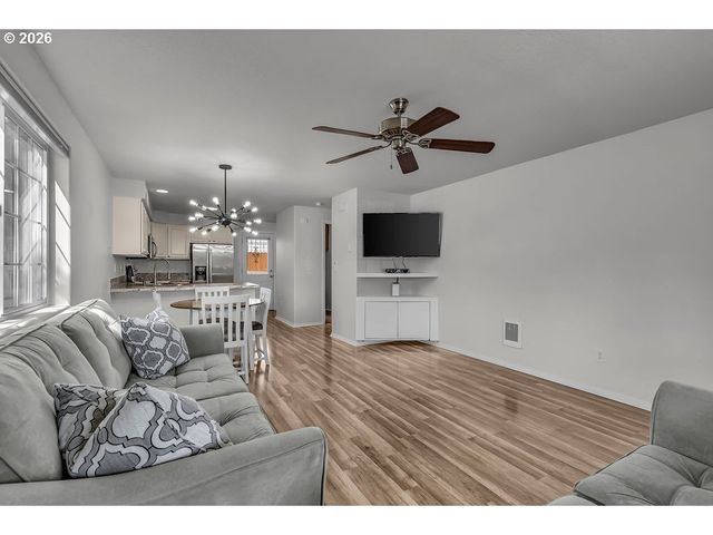 6211 Se POLARIS Way, Hillsboro, OR 97123