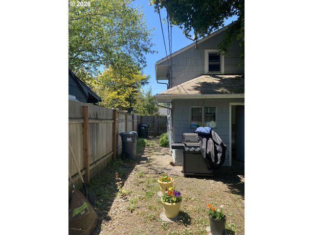 2963 ALDER St, Eugene, OR 97405