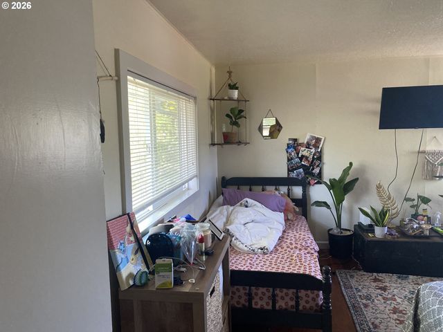 2963 ALDER St, Eugene, OR 97405