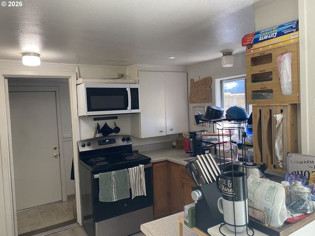 2963 ALDER St, Eugene, OR 97405