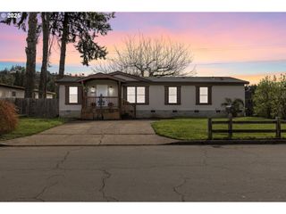 1863 INLAND Way, Springfield, OR 97477