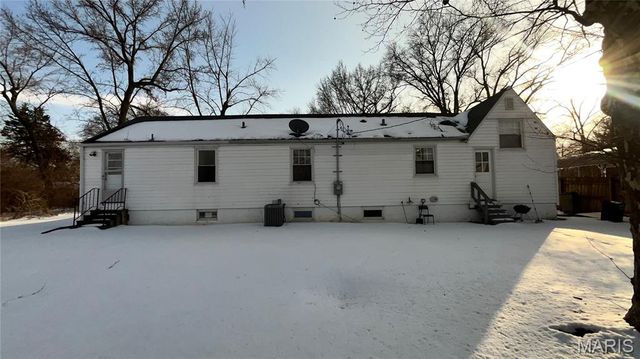 1587 Farmview Avenue, St Louis, MO 63138