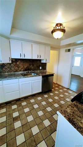 1587 Farmview Avenue, St Louis, MO 63138