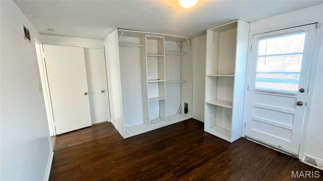 1587 Farmview Avenue, St Louis, MO 63138