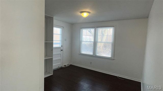 1587 Farmview Avenue, St Louis, MO 63138