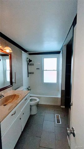 1587 Farmview Avenue, St Louis, MO 63138