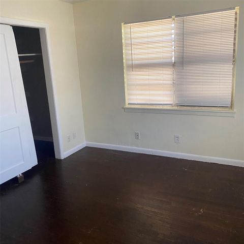 2212 63rd St, Galveston, TX 77551