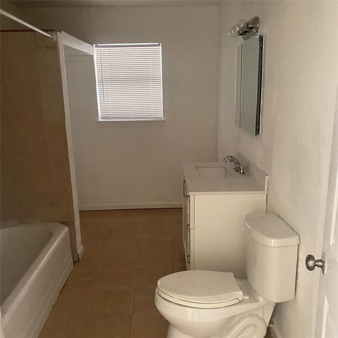 2212 63rd St, Galveston, TX 77551