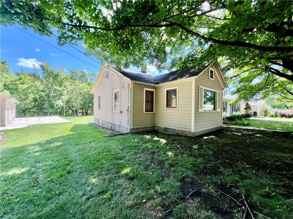 Image 1 of property listing at 36 6th Street, Bessemer, PA 16112