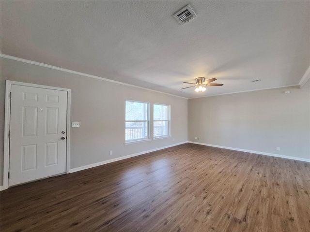 120 Leaning Oak Dr, Point Blank, TX 77364