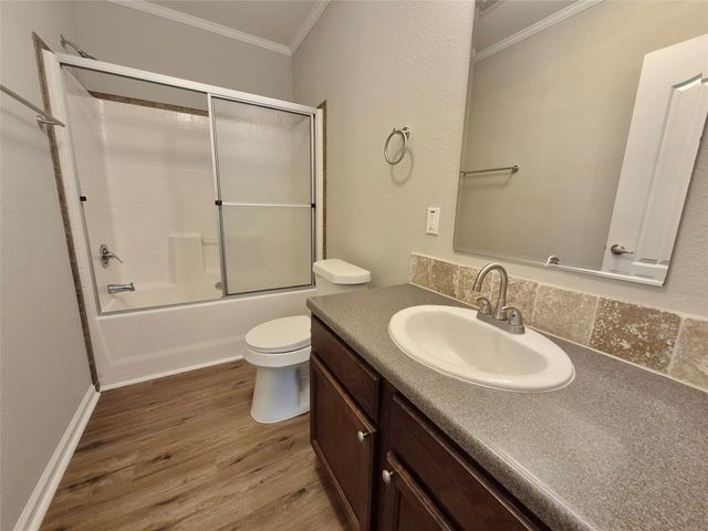 120 Leaning Oak Dr, Point Blank, TX 77364