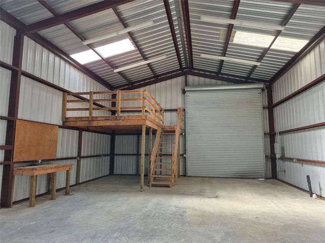 120 Leaning Oak Dr, Point Blank, TX 77364